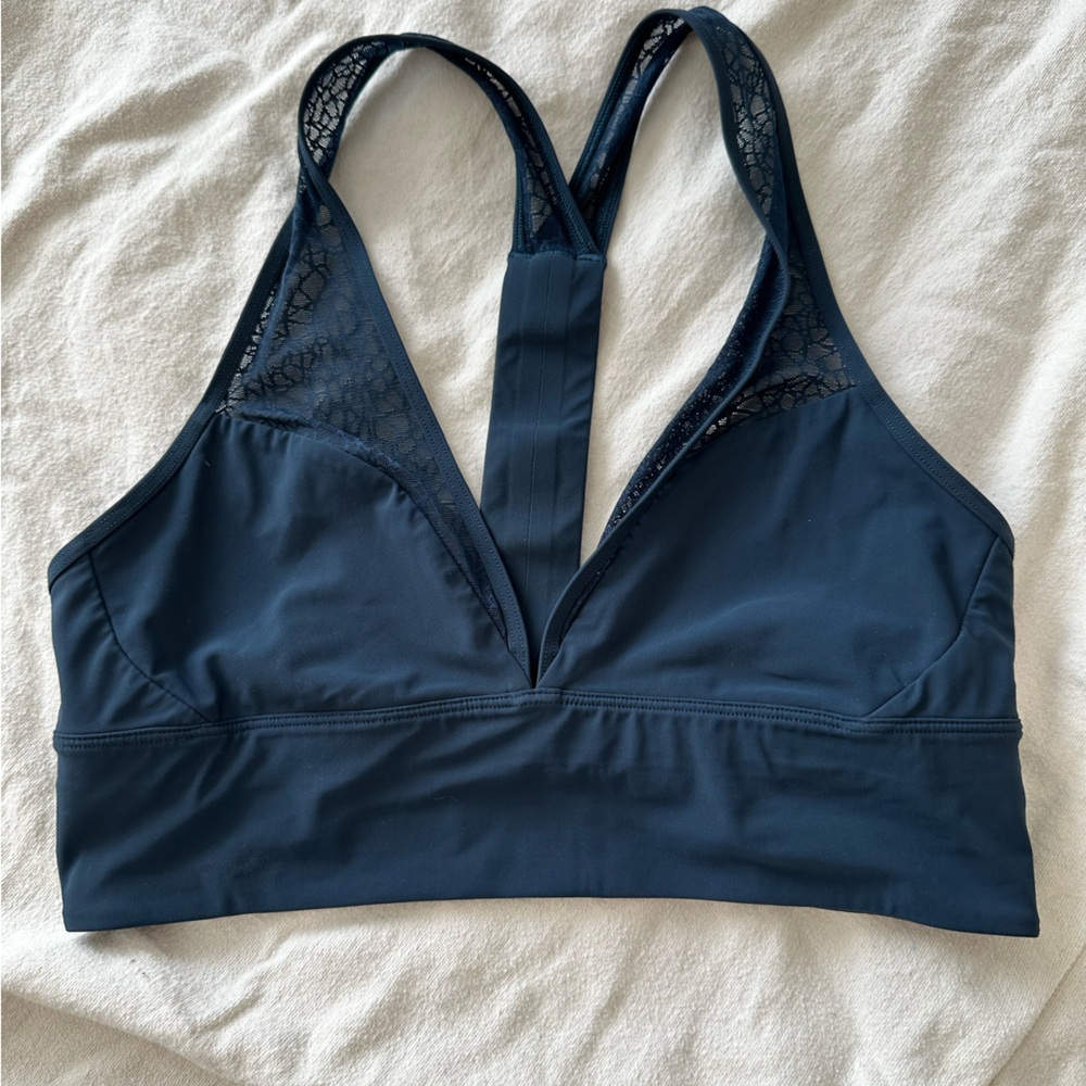 Lululemon Twist & Train Bra jaded size 8